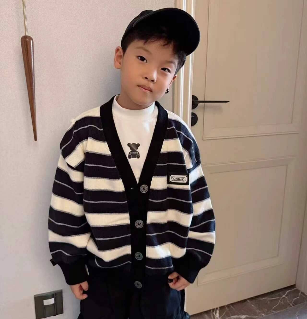 茧爱贝尔圆领简约韩版长袖T恤