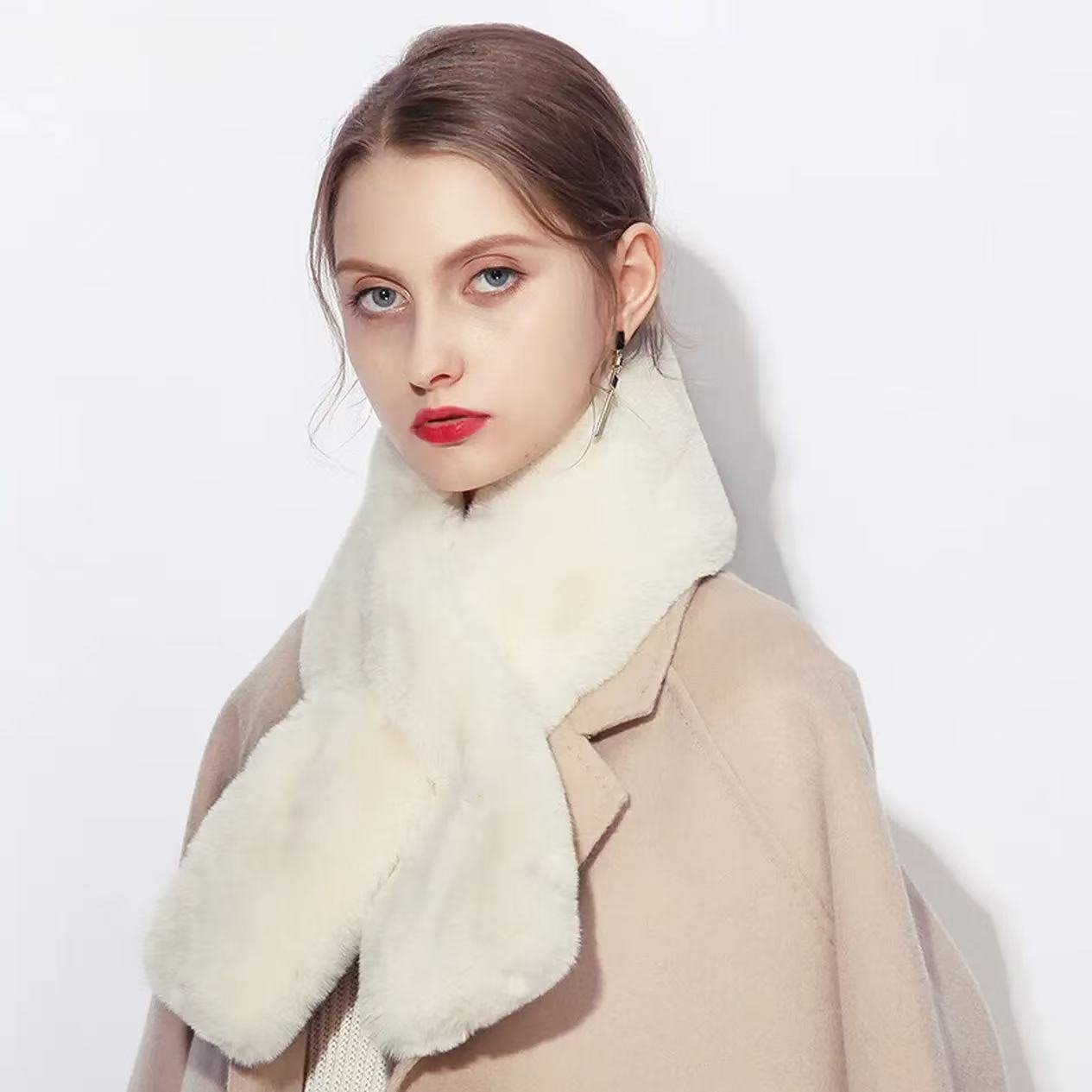 达芬奇密码 冬季流行时尚日系可爱仿獭兔毛纯色围脖 奶白